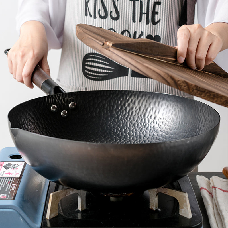 Traditioneller Eisen-Wok, handgemacht