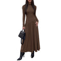 Asymmetrisches Plisseekleid mit Langarm und Stehkragen