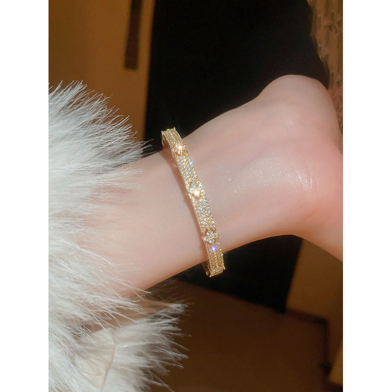 Blumen Armband mit Zirkonia – Bild 4 | LuxeStyle