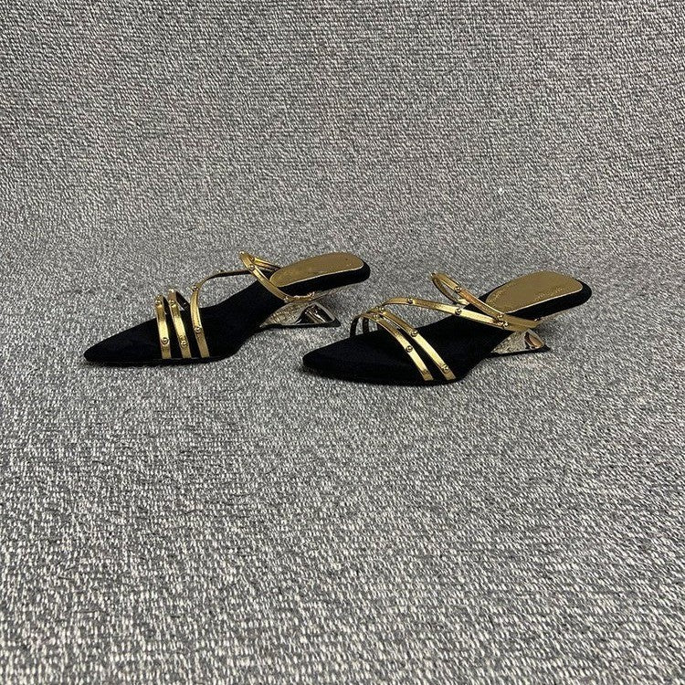 Sandalen mit Riemchen und Nieten, 5cm Keilabsatz
