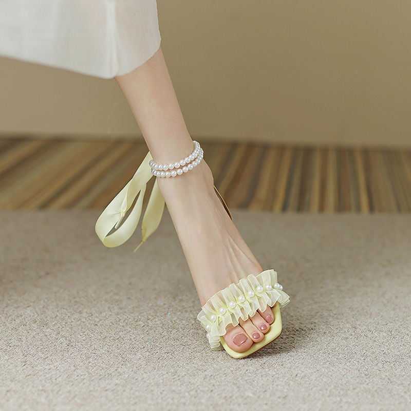 Sandalen mit Pfropfen-Absatz und Perlenband – Bild 3 | LuxeStyle