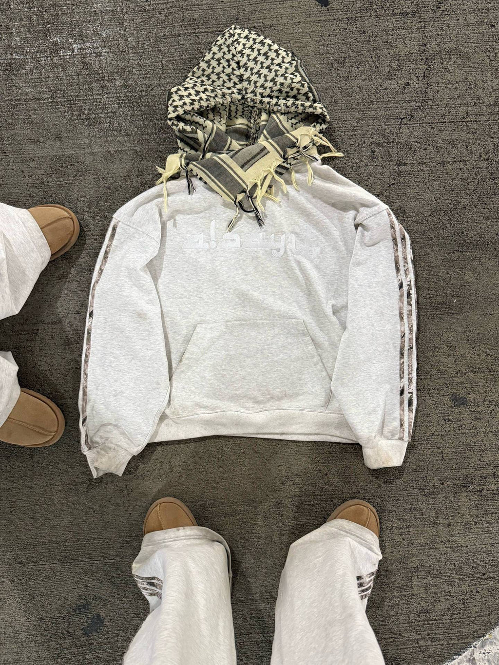 Hoodie und Hose im Set