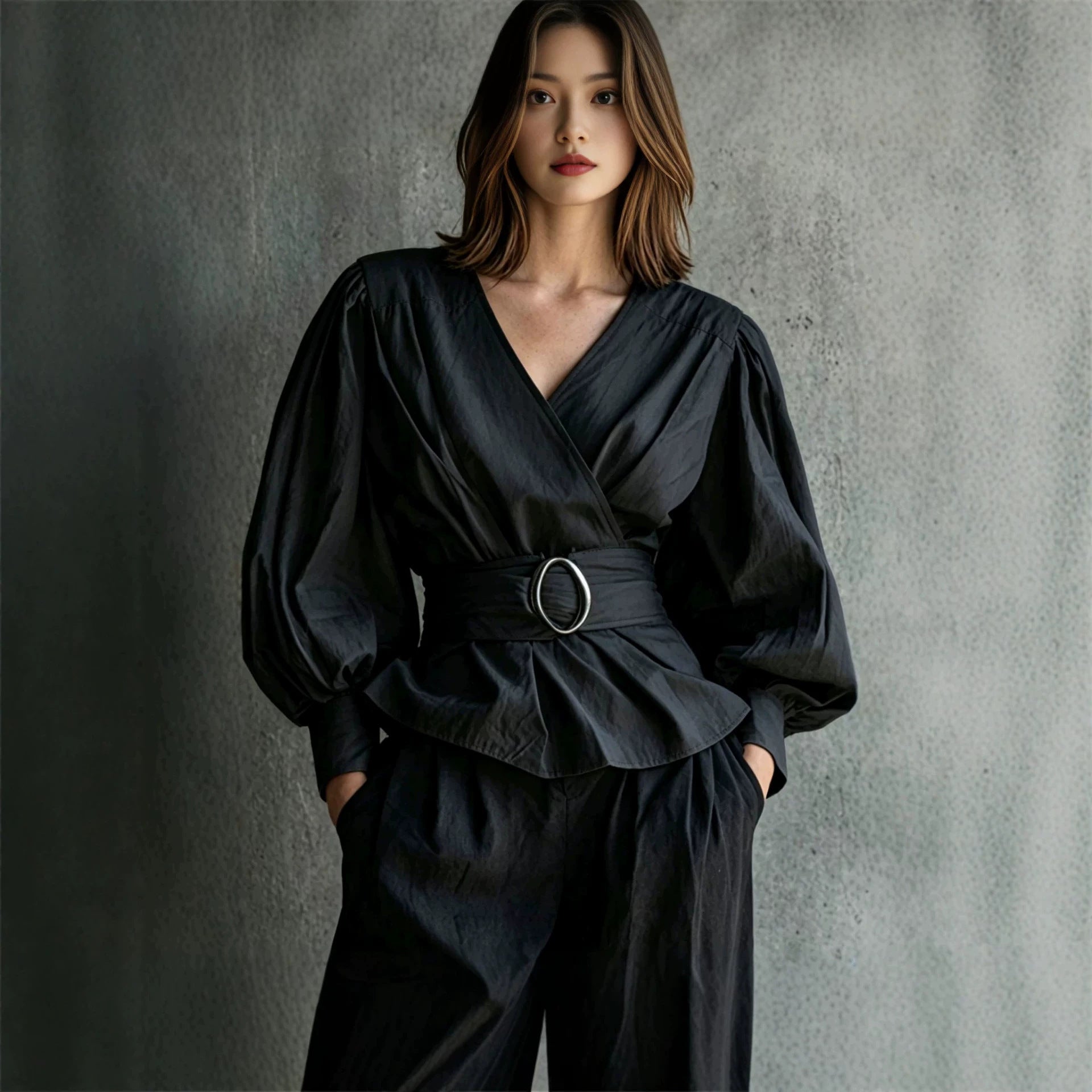 V-Neck Bluse mit Rüschen und Puffärmeln