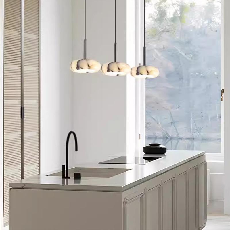 Transluzente Nachttischpendelleuchte mit Marmoroptik – Bild 6 | LuxeStyle