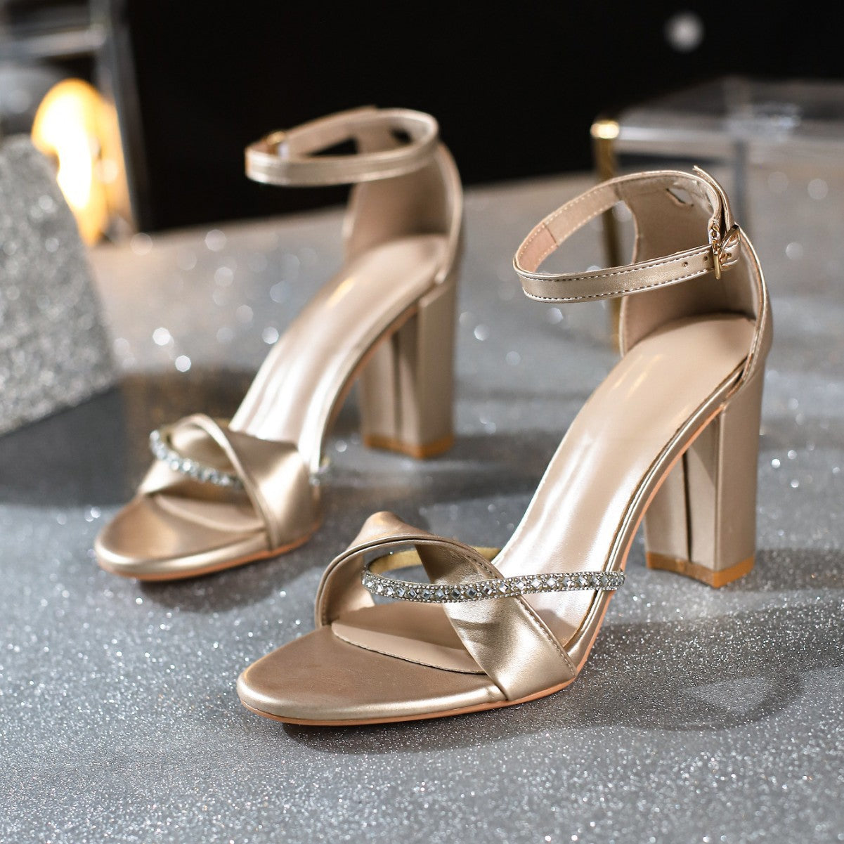 Roségoldene Chunky-Heel Sandalen für Damen