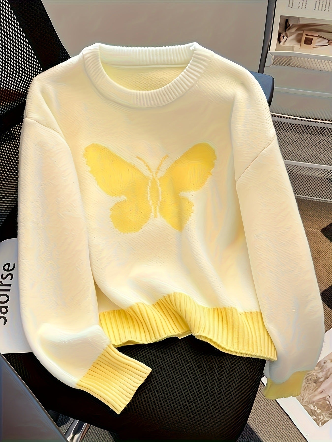 Strickpullover mit Schmetterlingsmuster