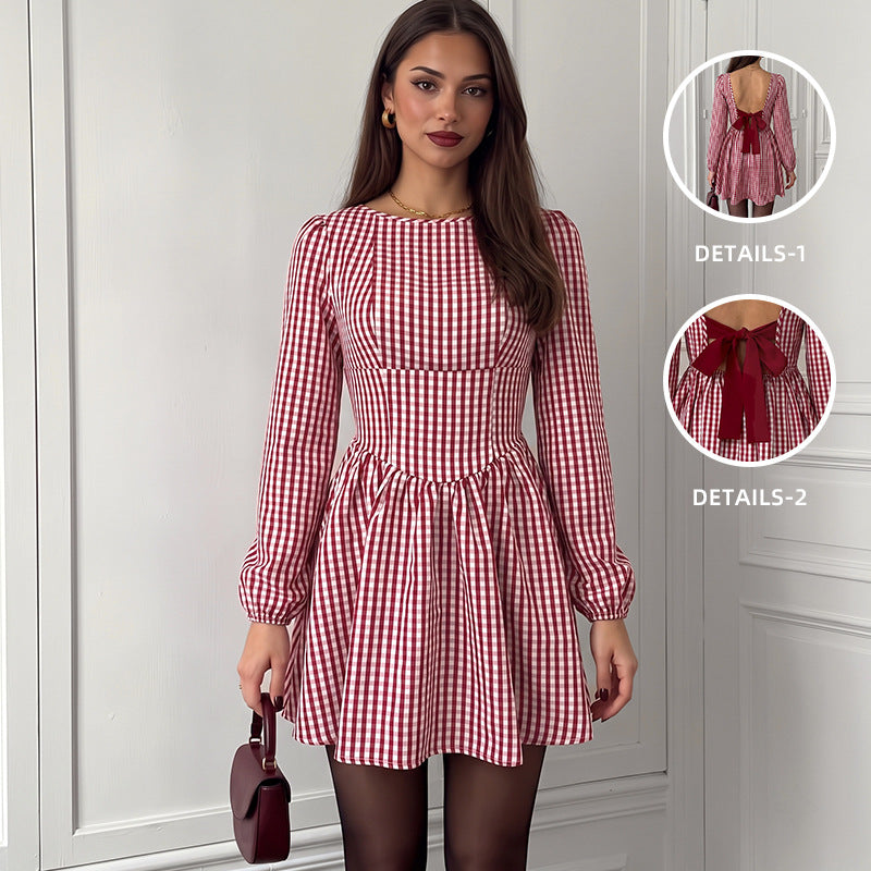 Kurzes Kleid mit Patchwork & Schleifenhals