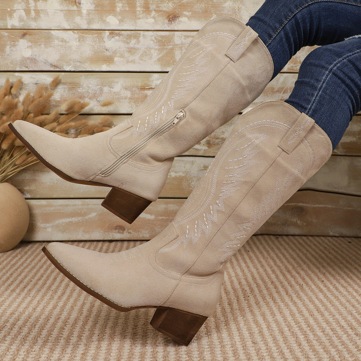 Stiefeletten mit Stickereimuster