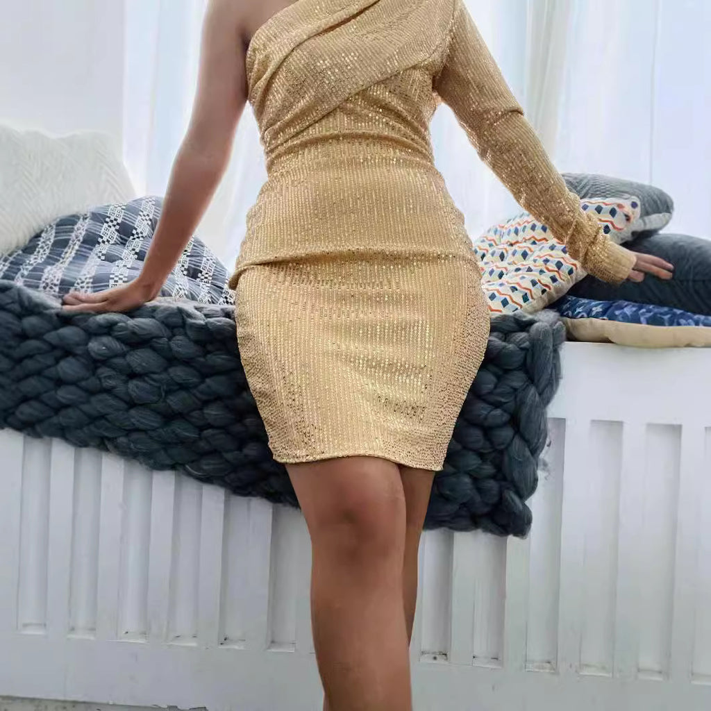 Pailletten-Pulloverkleid mit asymmetrischem Saum