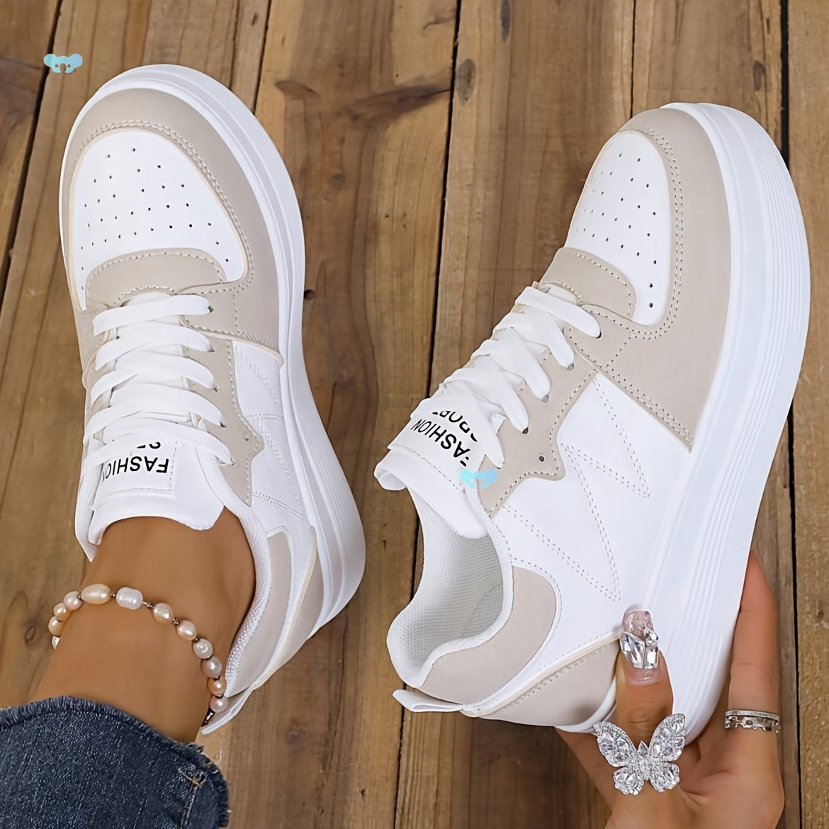 Sportliche Low-Top-Sneakers mit Schnürung