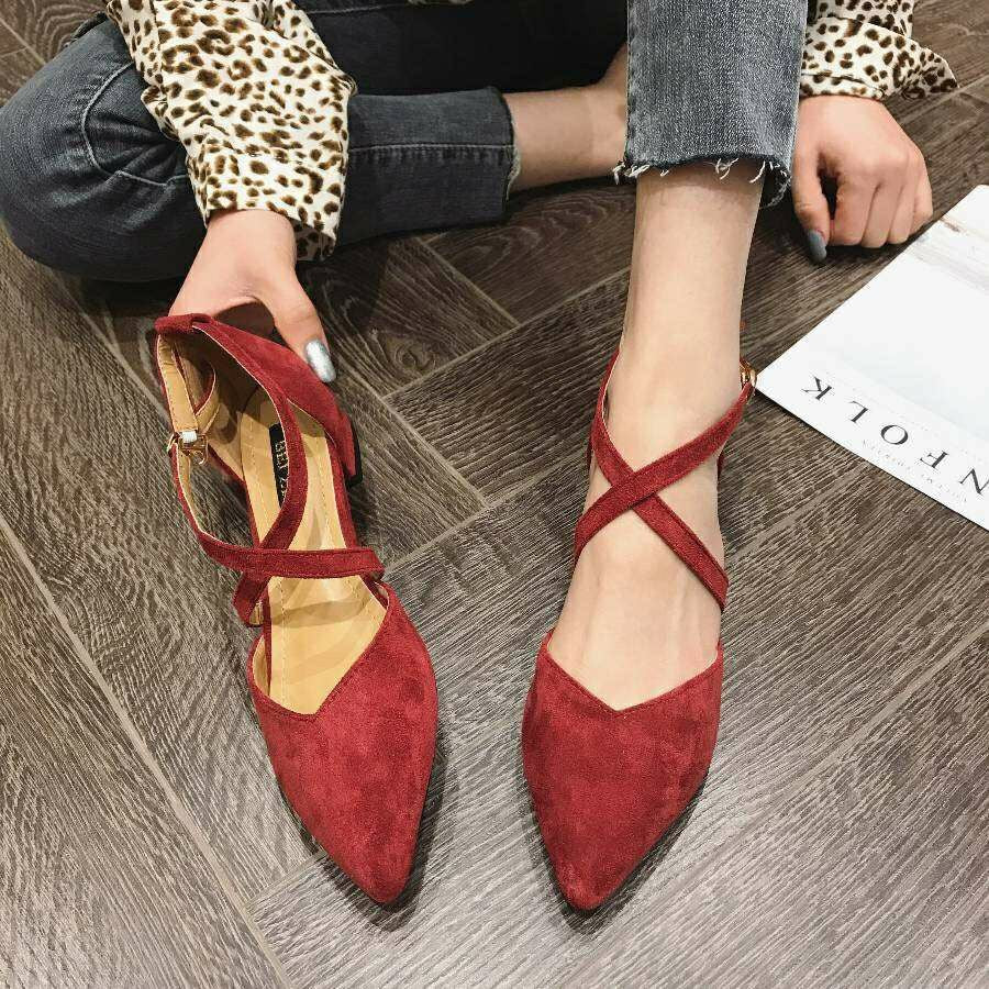 Flache, spitze Zehen Schuhe mit Kreuzband – Schwarz/Rot – Bild 18 | LuxeStyle