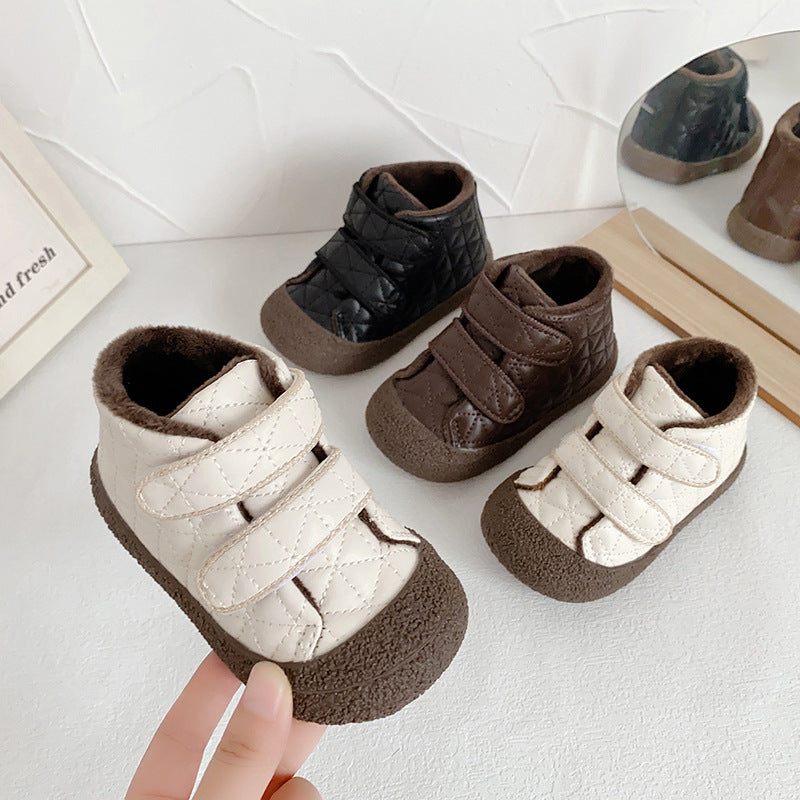 Kinder-Kuschelschuhe mit Anti-Kick-Technik