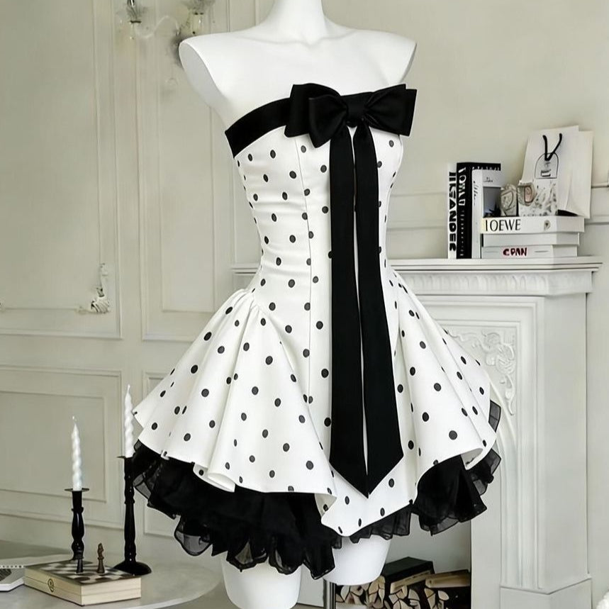 Figurbetontes Polka-Dot Mini-Kleid – Bild 1 | LuxeStyle
