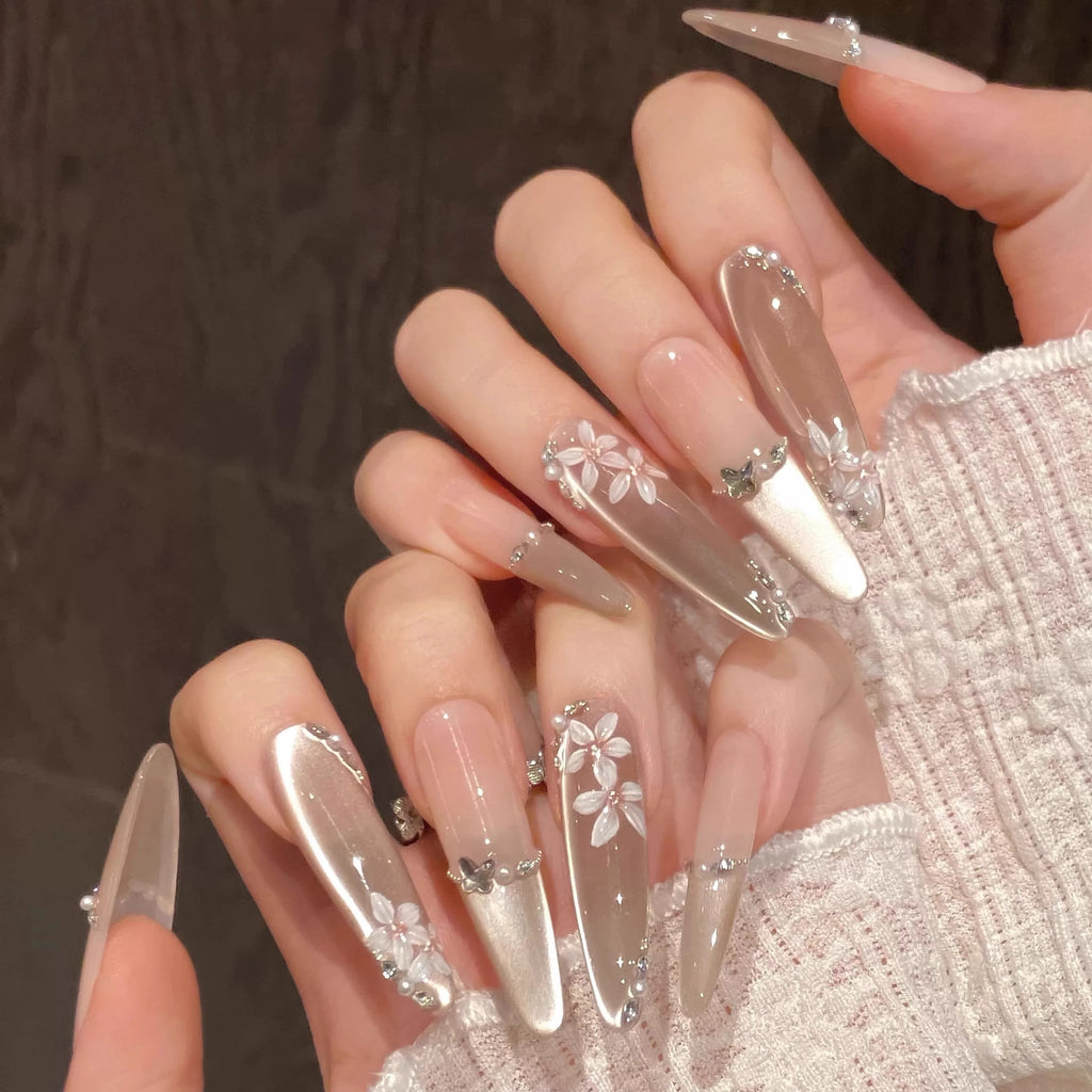 Handgemachte, wiederverwendbare Nägel