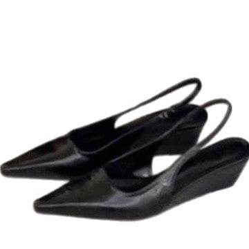 Spitze Slingback-Pumps mit Schnalle