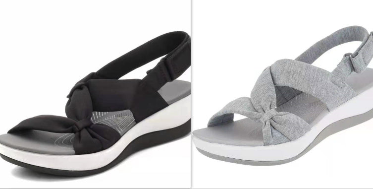 Sandalen mit Klettverschluss und Keilabsatz – Bild 6 | LuxeStyle