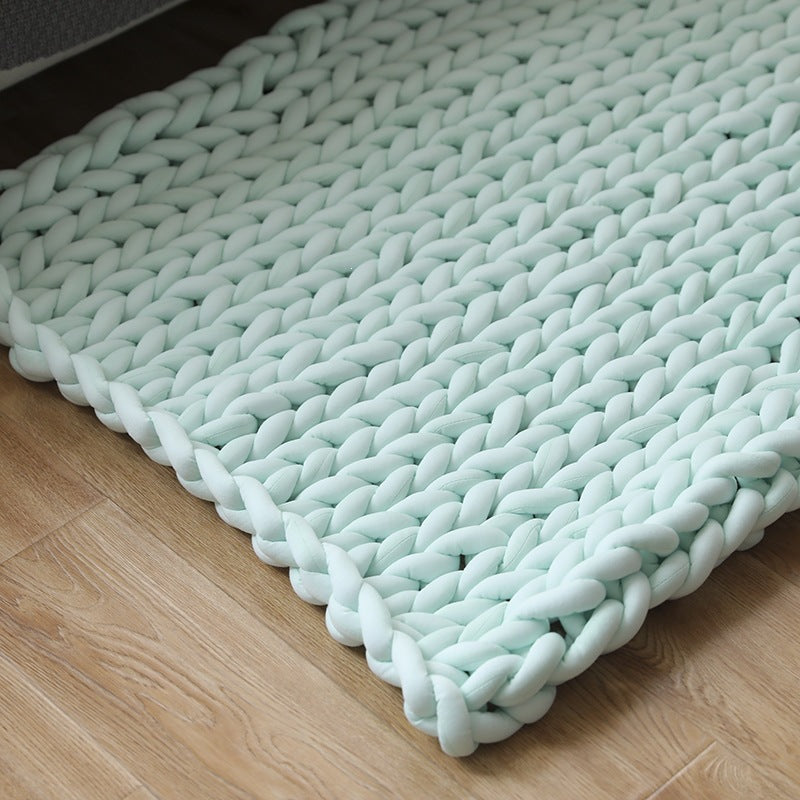 Grobgewobene Strickdecke aus Chenille-Garn