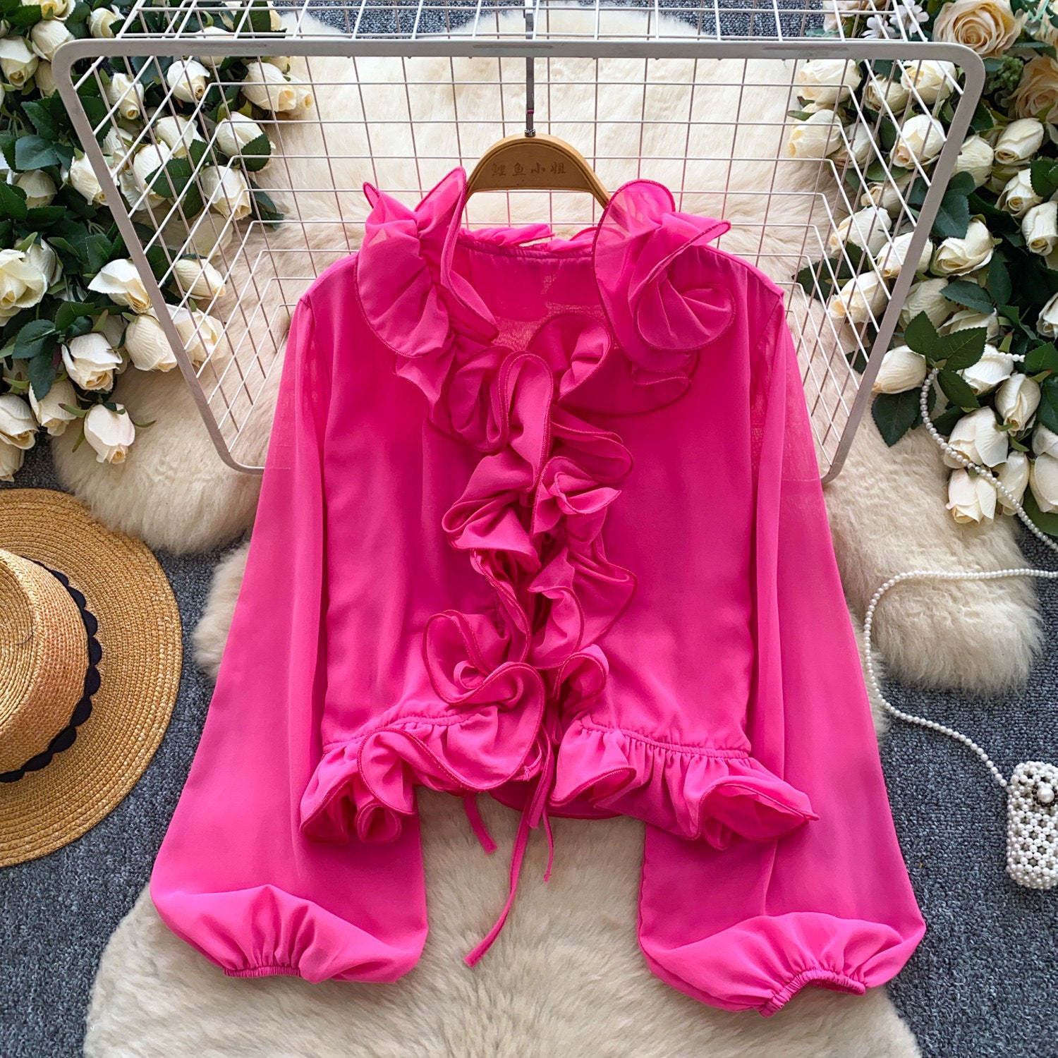 Chiffon-Bluse mit V-Ausschnitt & Rüschen