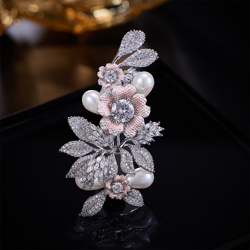 Silberne Blumen- und Perlenbrosche – Bild 4 | LuxeStyle
