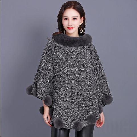 Damen-Poncho mit Fellkugel – Bild 4 | LuxeStyle