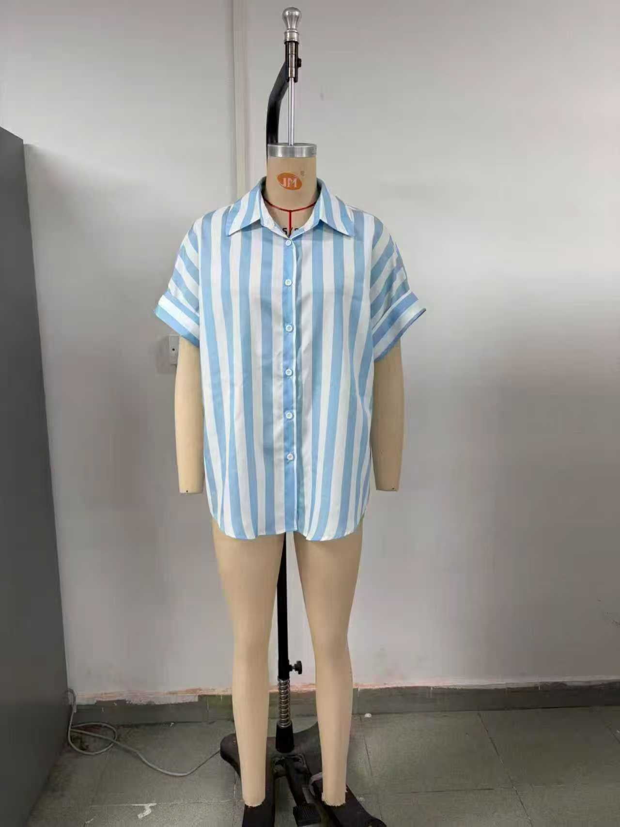 Gestreiftes Damen-Shirt im Cardigan-Stil
