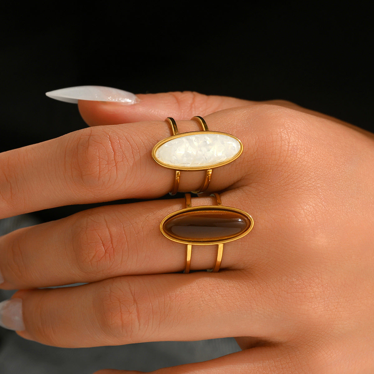 Verstellbarer Ring mit Doppelschicht-Edelstein