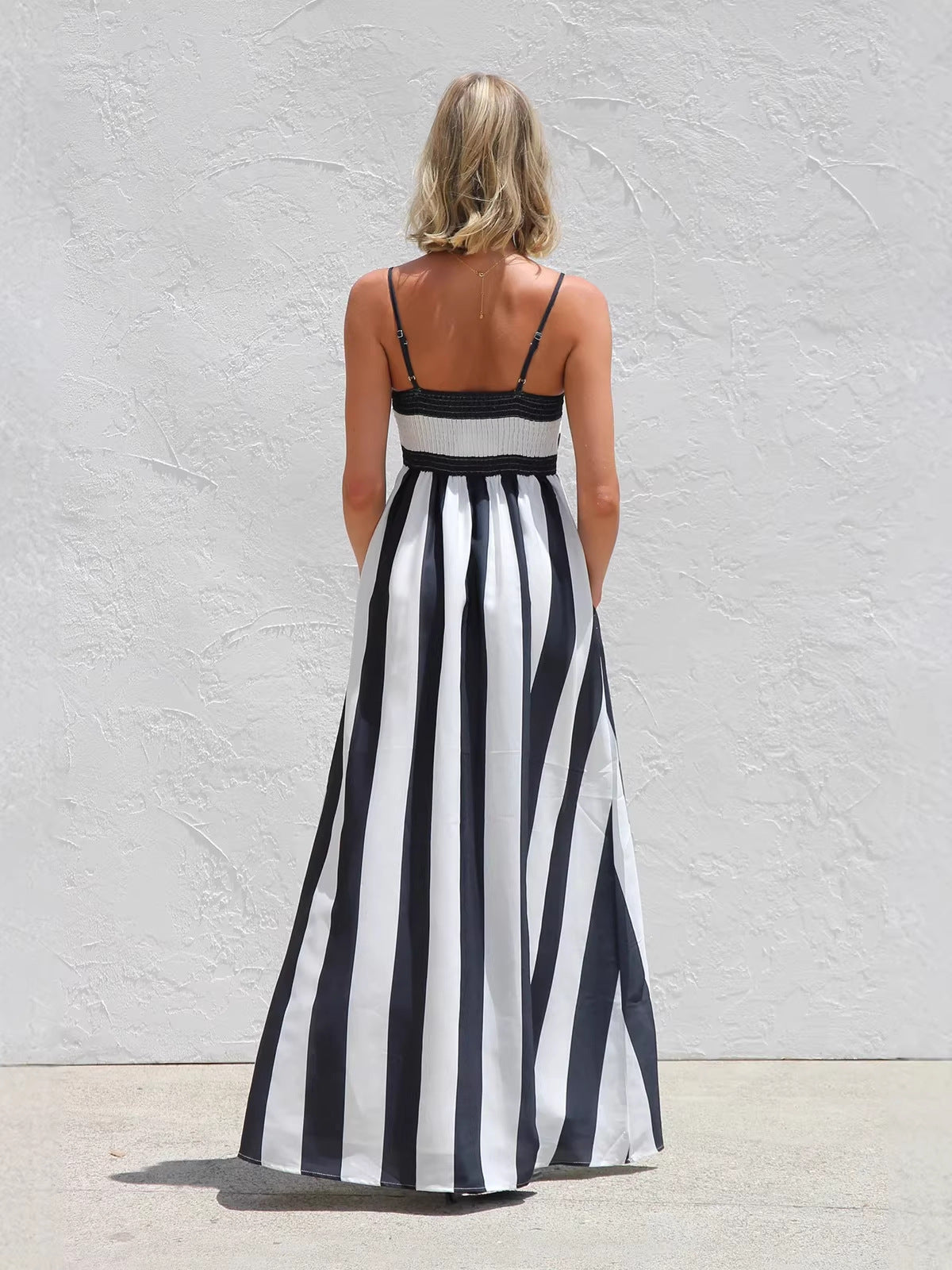 Gestreiftes Off-Shoulder Maxikleid – Bild 5 | LuxeStyle
