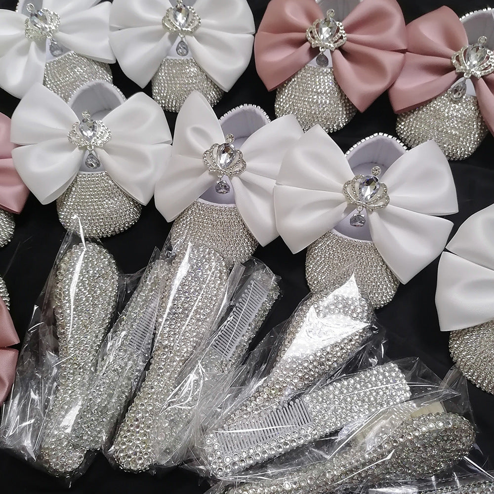Schnürschuhe mit Haarband und Strass