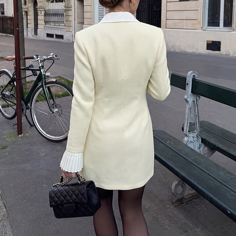 Elegantes A-Linien-Kleid mit Spitze und ausgestellten Ärmeln