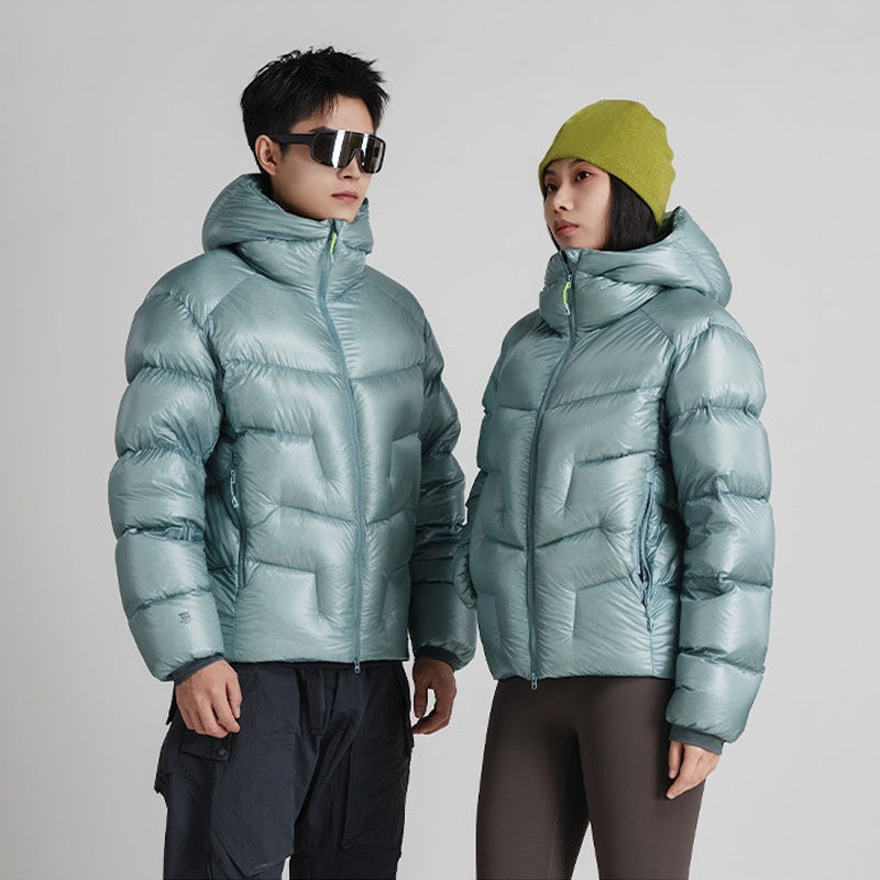 Kurze Daunenjacke mit Kapuze