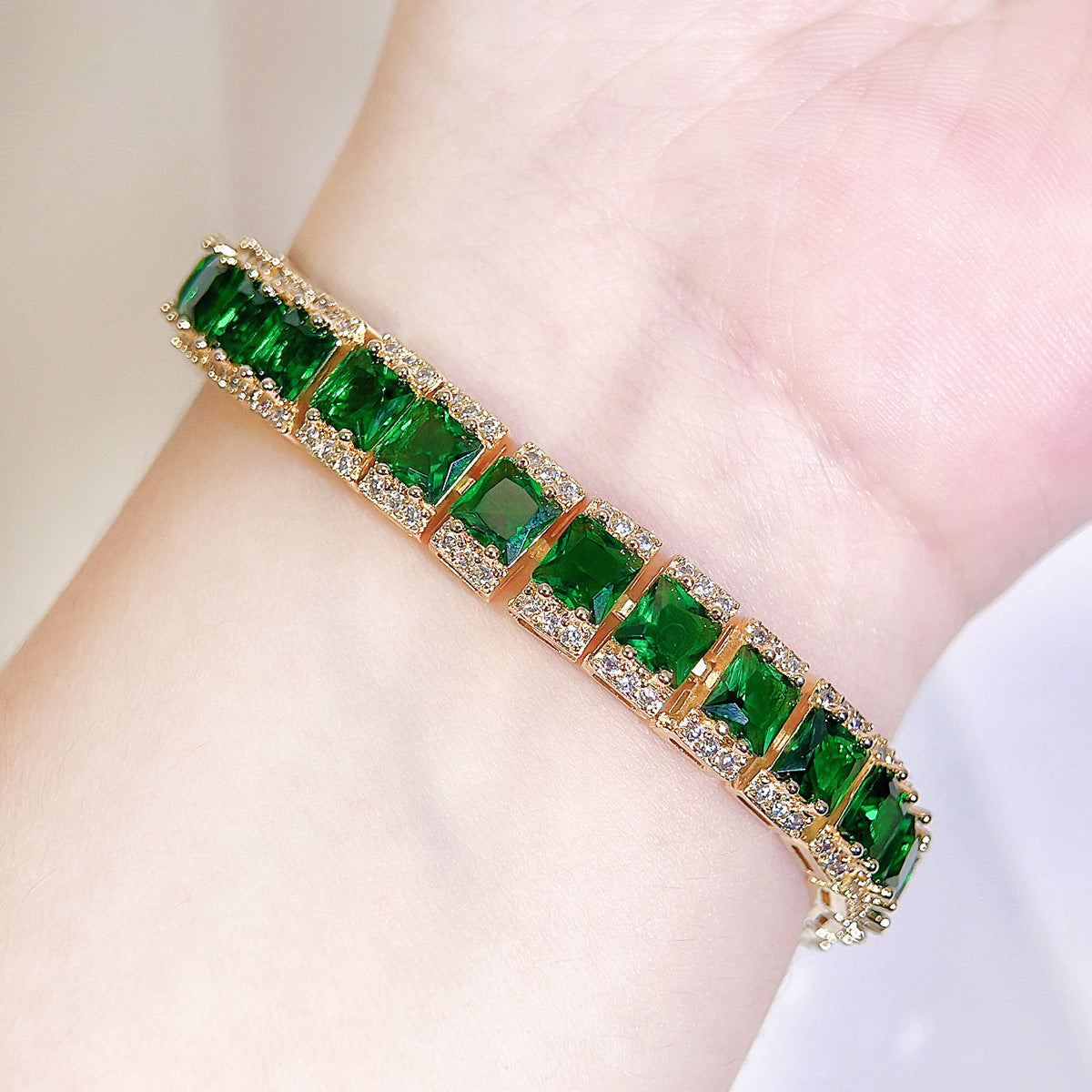 Olivengrüner Diamant-Armband