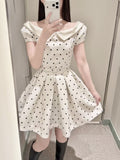 Lapelle Kleid mit definiertem Bund