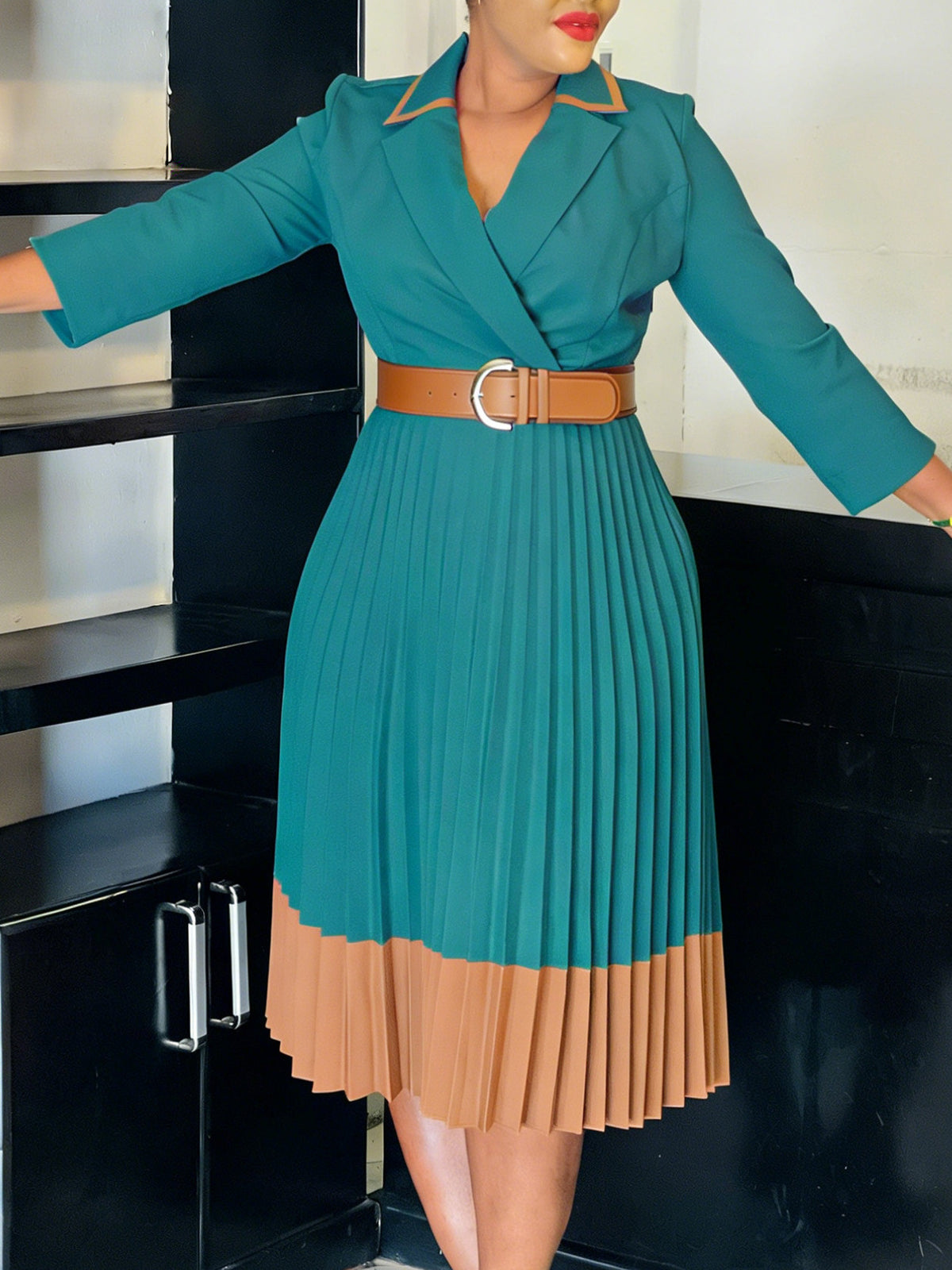 Faltenrock-Kleid mit Gürtel, hoher Taillierung – Bild 7 | LuxeStyle