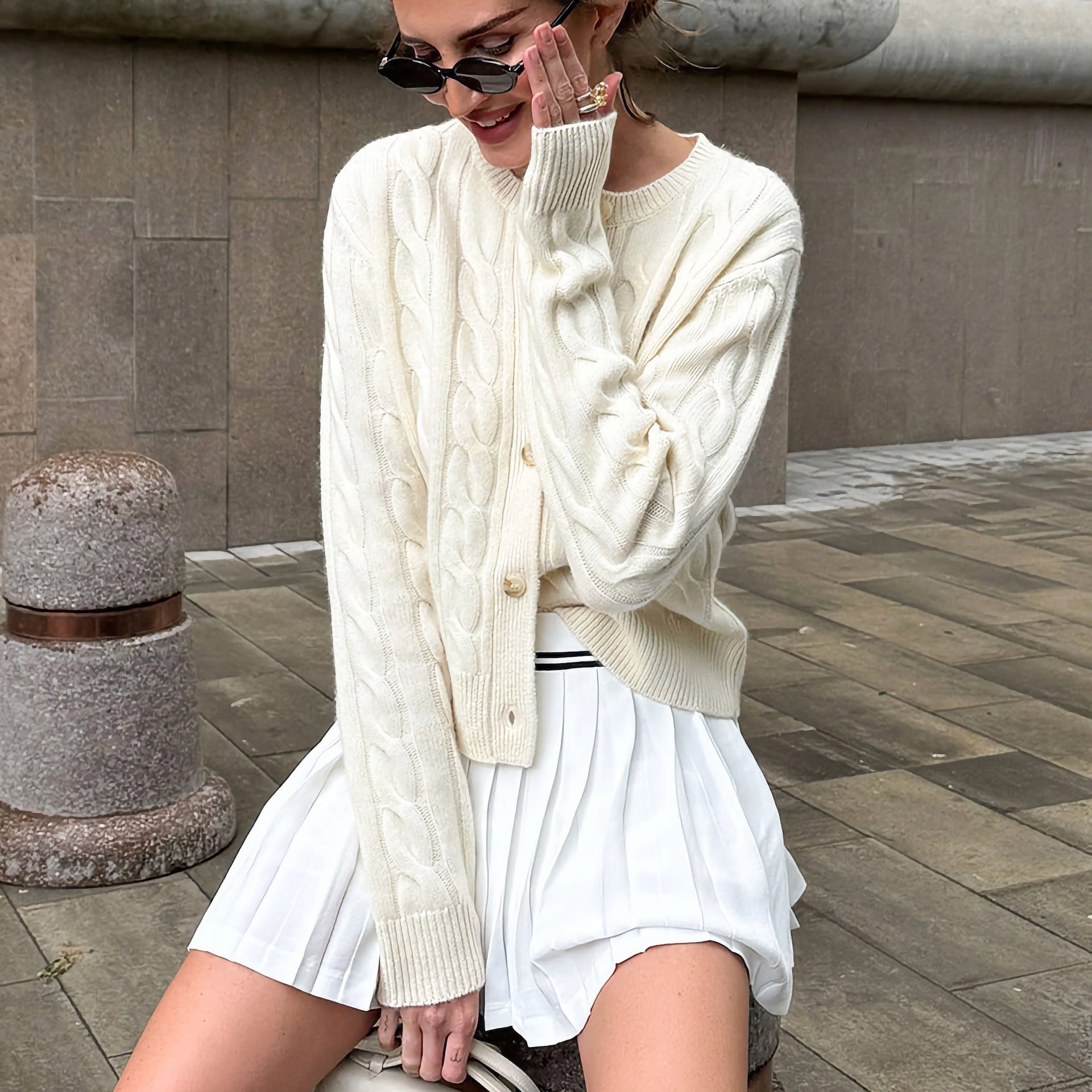 Bestickter Grobstrick-Pullover