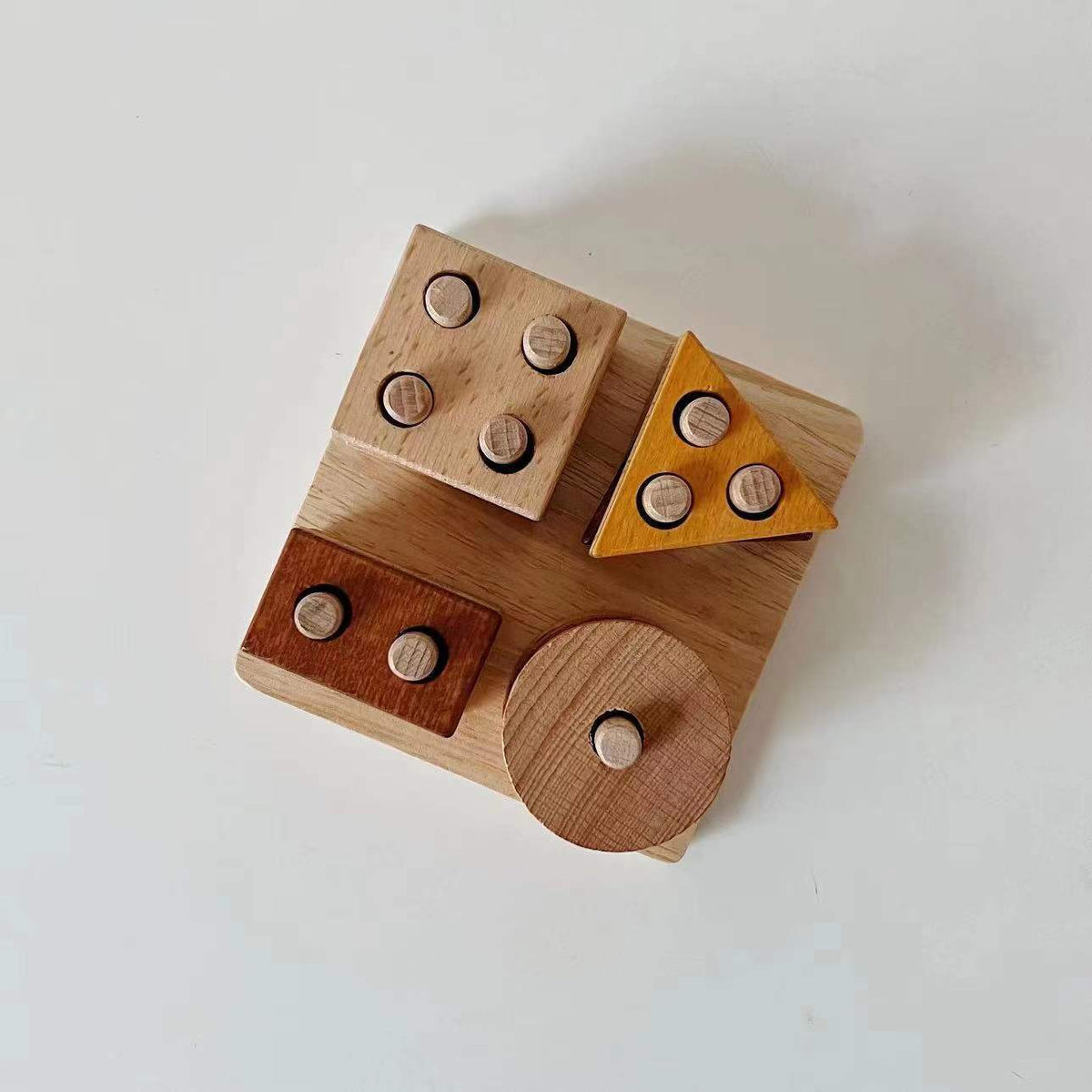 Holz-Steckspiel mit Säulen und Bausteinen – Bild 2 | LuxeStyle