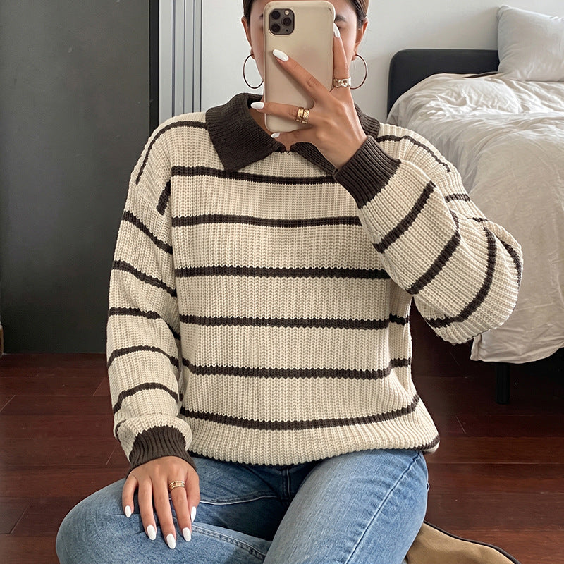 Gestreifter Strickpullover mit langen Ärmeln