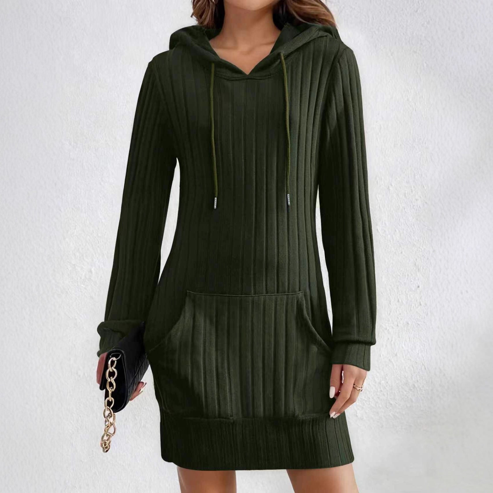 Geknöttertes Kleid mit Kapuze und Tasche
