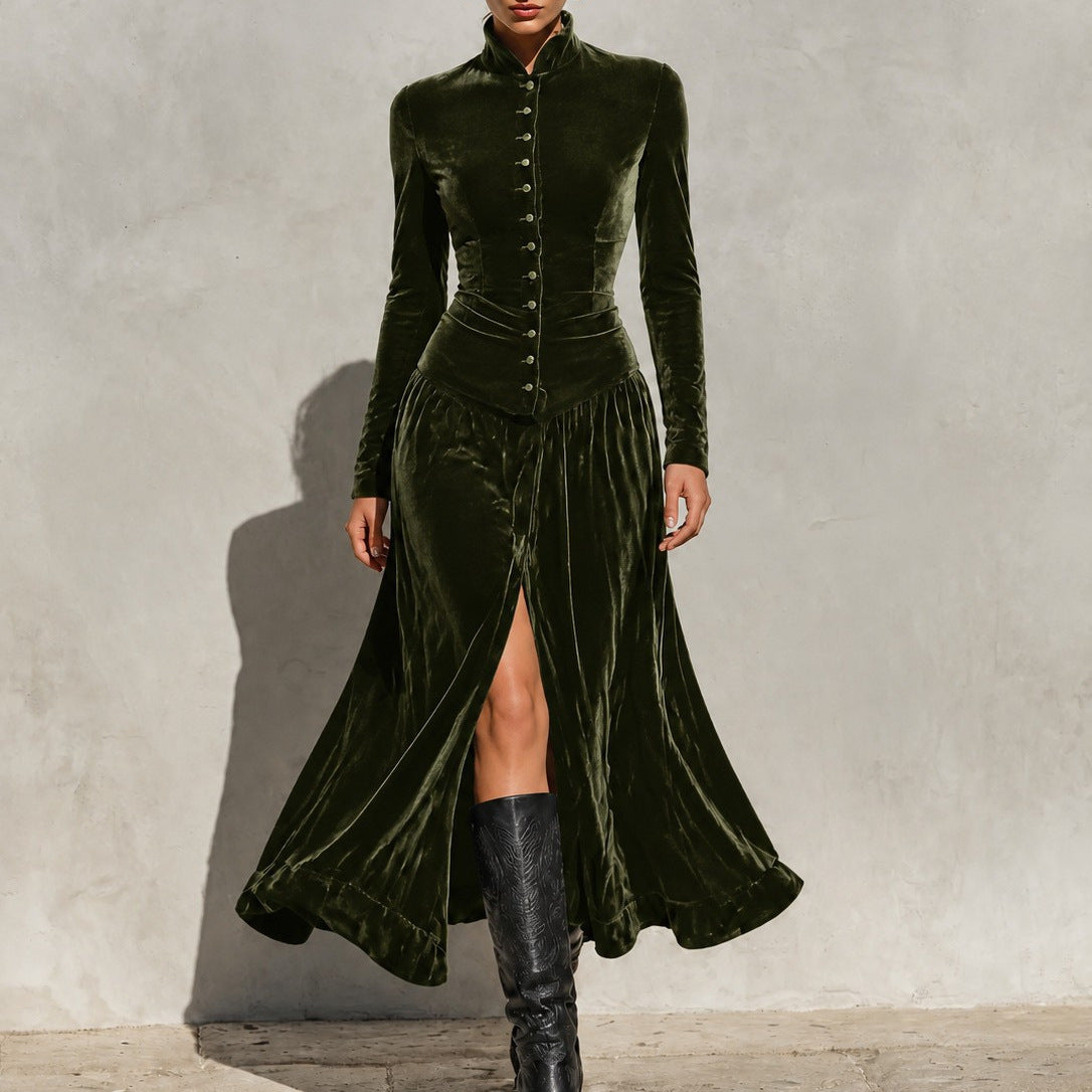 Samtkleid mit Stehkragen und hohem Schlitz – Bild 7 | LuxeStyle
