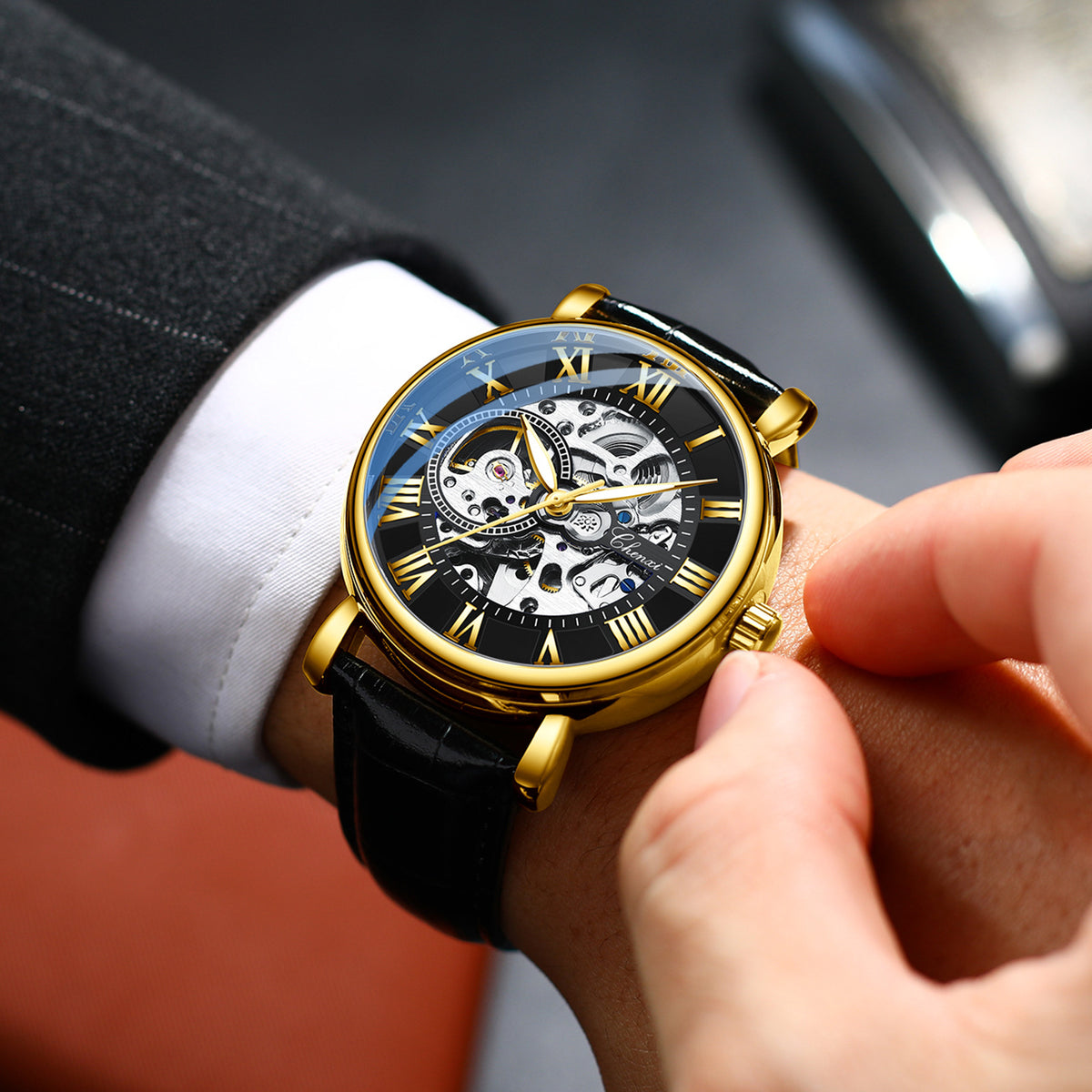 Hohle Automatik-Uhr mit Leuchtfunktion – Bild 4 | LuxeStyle
