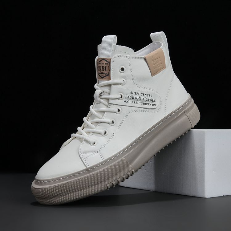 Weisse Leder-Sneaker mit dicker Sohle