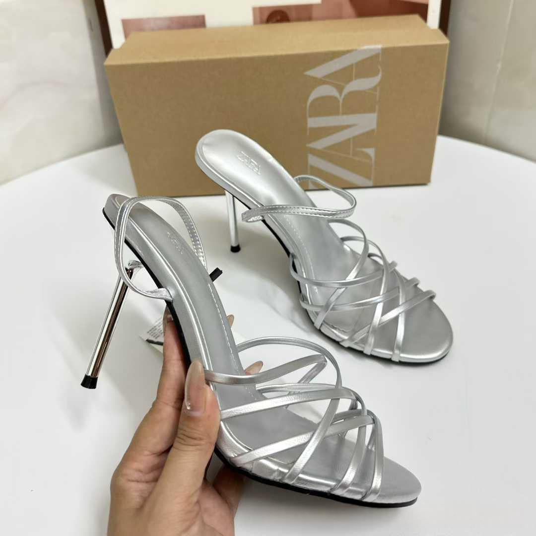 Schwarze High-Heel Sandalen mit Stiletto | LuxeStyle
