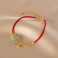 Retro Flechtarmband mit rotem Faden | LuxeStyle
