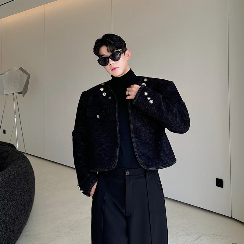 Chanel-inspirierte Kurzjacke mit Perlenknöpfen