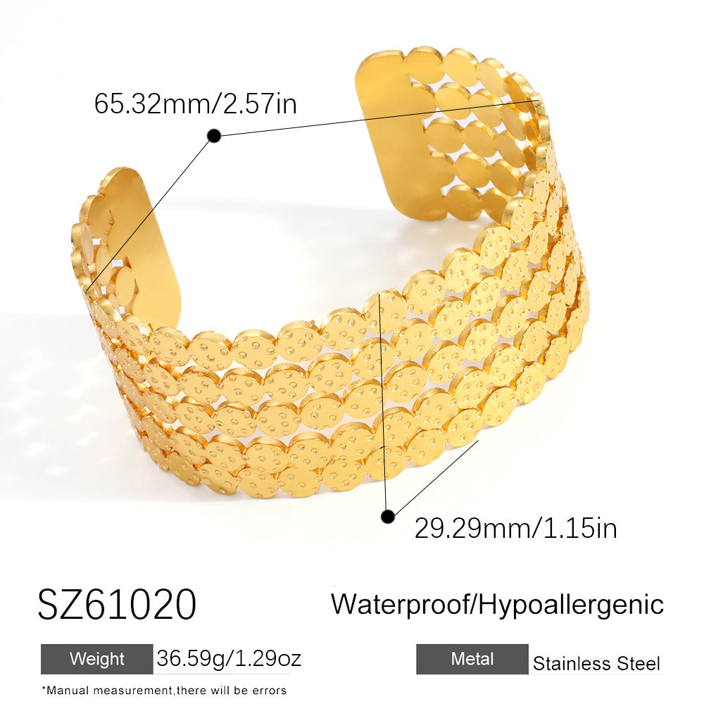 Retro-Armband mit Tupfen und breitem Band