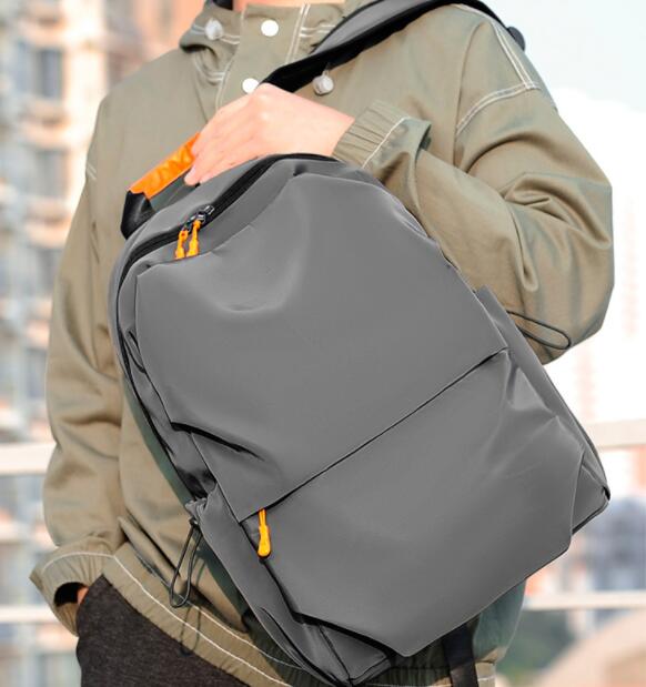 Grosser Reise- und Laptop-Rucksack – Bild 1 | LuxeStyle
