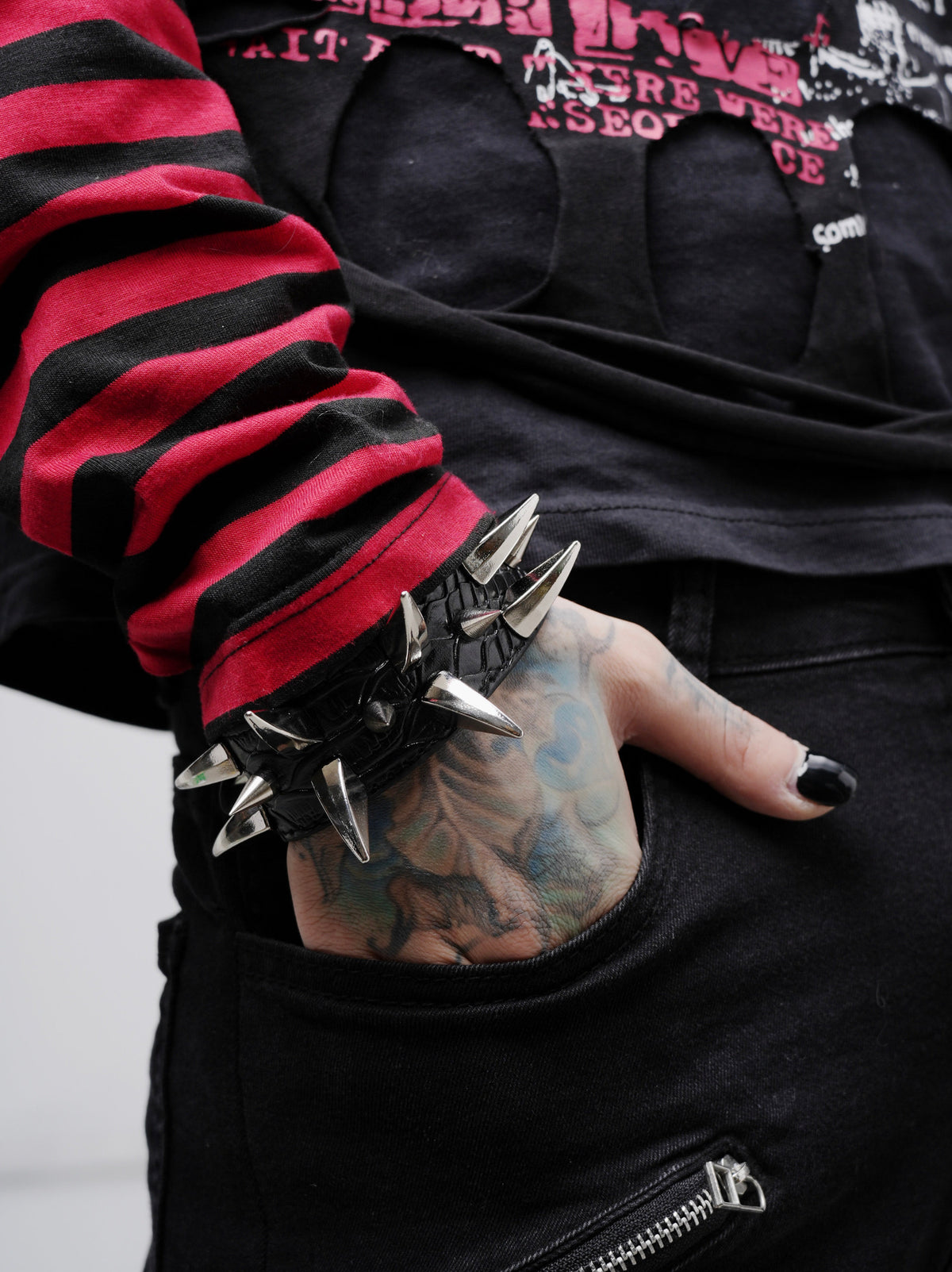 Schlangenmuster-Armband mit Nieten – Bild 2 | LuxeStyle