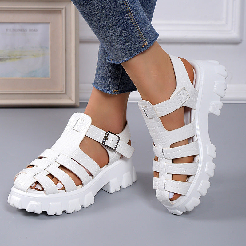 Strukturierte Sandalen mit dicker Sohle – Bild 5 | LuxeStyle