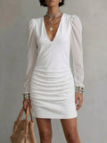 Elegantes Slim-Fit V-Neck Langarmkleid