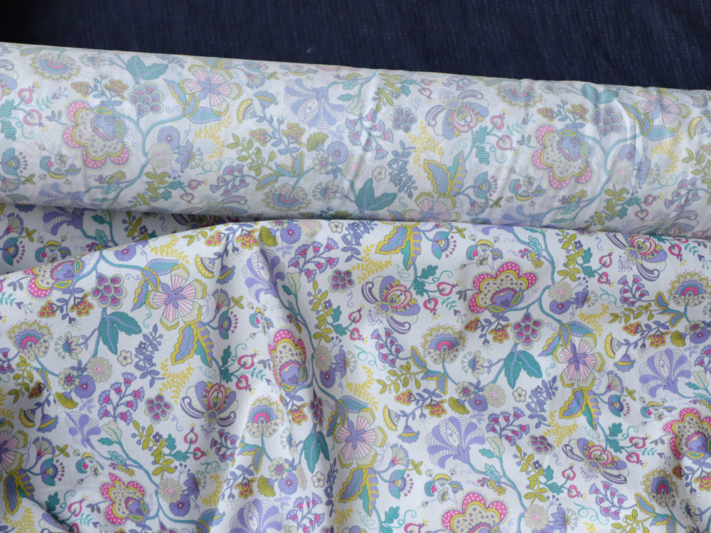 Bedruckter Baumwollstoff mit Blumenmuster – Bild 4 | LuxeStyle