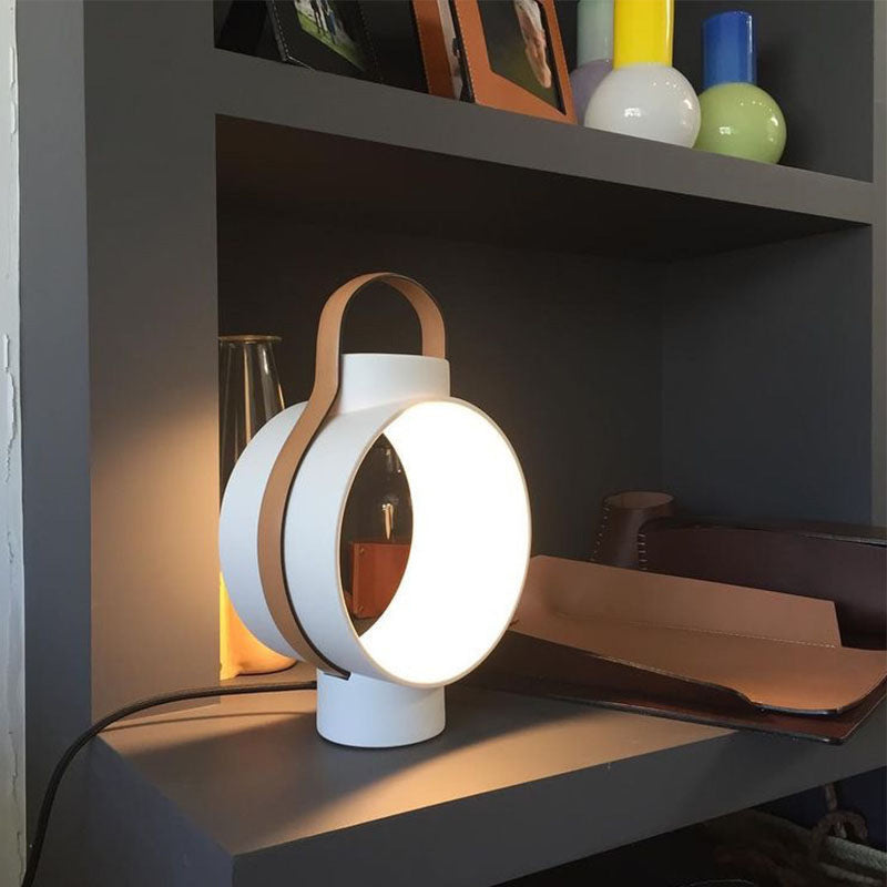 Moderne minimalistische Tischlampe